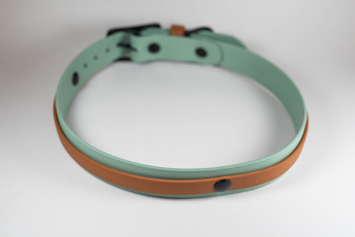 19-22" Sage and Tawny Accent Stripe Collar